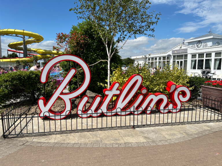 Hereford to-butlins-skegness taxis